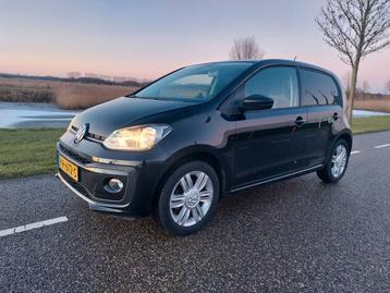 Volkswagen UP! High Up ! 1.0 44KW 5-DRS  in nieuwstaat. 