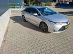 Toyota Corolla 1.8 Hybrid 122pk CVT 2021 Grijs, Auto's, Toyota, 4 cilinders, 26 km/l, Sedan, 750 kg