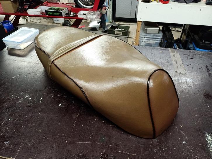 Retro chinese scooter buddyseat zadel gebruikt bruin, Fietsen en Brommers, Brommeronderdelen | Scooters, Gebruikt, Overige merken