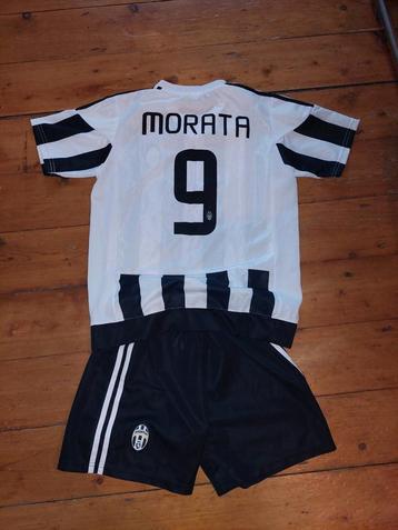 Voetbaltenue juventus kindermaat XL beschikbaar voor biedingen