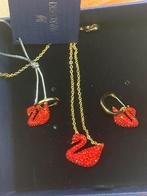 swarosvki rode zwaan set oorbellen en ketting, Sieraden, Tassen en Uiterlijk, Kettingen, Ophalen of Verzenden, Zo goed als nieuw