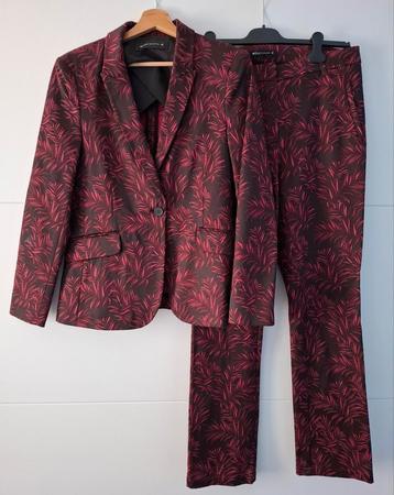Pak in zwart met bordeauxrood/roze Expresso maat 40/42 beschikbaar voor biedingen