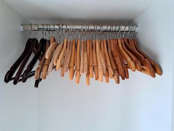 33 houten kledinghangers
