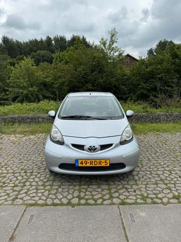 Toyota Aygo 1.0 12V Vvt-i 3DRS MMT 2007 Grijs beschikbaar voor biedingen