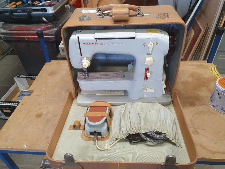Naaimachine Minerva lichtgewicht, Hobby en Vrije tijd, Naaimachines en Toebehoren, Zo goed als nieuw, Naaimachine, Overige merken