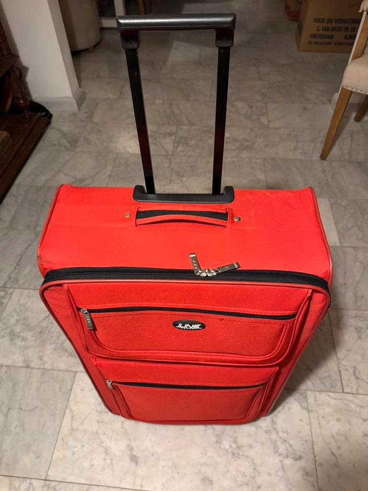 XL Rode Koffer te Koop, Sieraden, Tassen en Uiterlijk, Koffers, Gebruikt, Zacht kunststof, 70 cm of meer, 55 cm of meer, Uitschuifbare handgreep