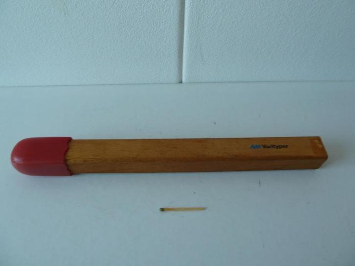 AM Varityper reuze aansteker model lucifer, Verzamelen, Rookartikelen, Aanstekers en Luciferdoosjes, Aansteker, Ophalen of Verzenden