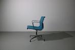 5 Vitra Eames EA 107 stoelen, blauw suède, Vijf, Zes of meer stoelen, Blauw, Gebruikt, Metaal