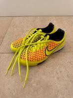Zaal schoenen voetbal maat 40 Nike, Ophalen of Verzenden, Zo goed als nieuw, Schoenen