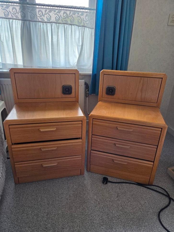 2x Hulsta vintage nachtkastjes jaren 70, Huis en Inrichting, Slaapkamer | Nachtkastjes, Gebruikt, Hout, Ophalen