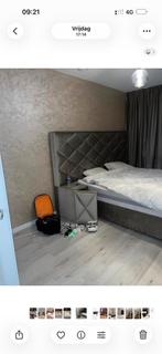 Boxspring 180 cm taupe met nachtkastjes - Zo goed als nieuw!, Beige, Tweepersoons, Ophalen of Verzenden, Zo goed als nieuw