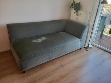Grijsgroene bank, gratis af te halen in Leiden