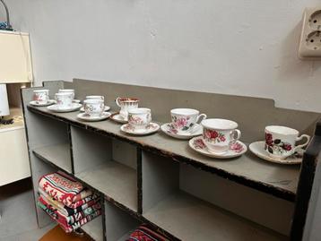 Diverse brocante thee of koffie kop en schotel beschikbaar voor biedingen
