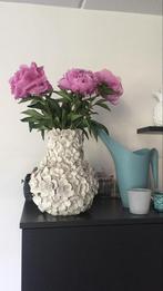 GEZOCHT!! Des Pots vaas met witte bloemen - Medium, Huis en Inrichting, Woonaccessoires | Vazen, 50 tot 75 cm, Wit, Aardewerk of Porselein