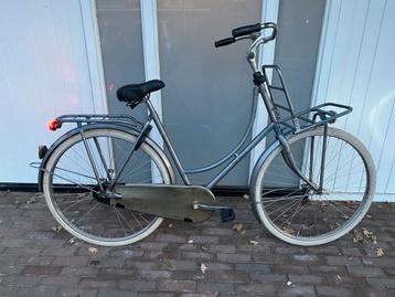 Mooie Omafiets Batavus met nieuwe banden beschikbaar voor biedingen