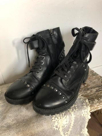 Half hoge laarzen /schoenen Guess ( 39) beschikbaar voor biedingen