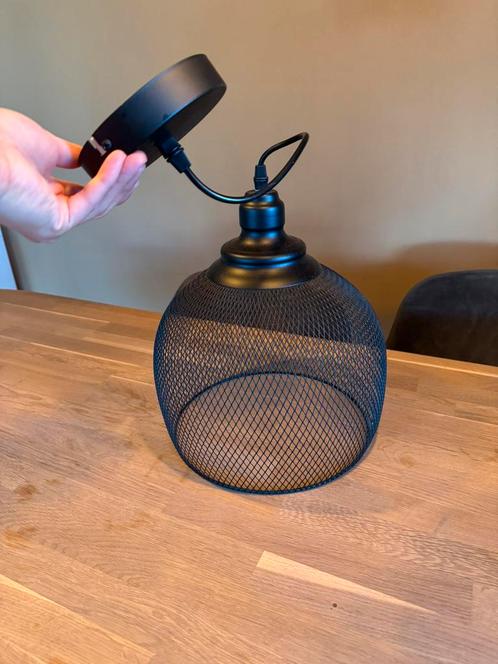 Hanglamp zwart mesh | Lucide hanglamp Leen Bakker, Huis en Inrichting, Lampen | Hanglampen, Zo goed als nieuw, Minder dan 50 cm