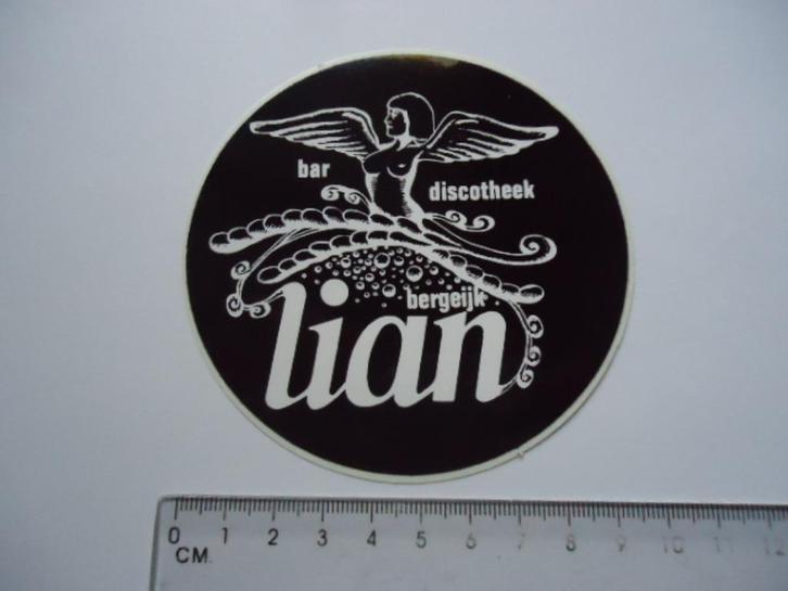 sticker oud PINUP bloot Lian bergeijk bar disco pin up, Verzamelen, Stickers, Zo goed als nieuw, Bedrijf of Vereniging, Verzenden