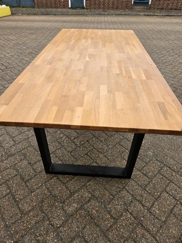 Massief houten eettafel met stalen onderstel, Huis en Inrichting, Tafels | Eettafels, Ophalen of Verzenden