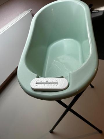 Babybadje + standaard  beschikbaar voor biedingen