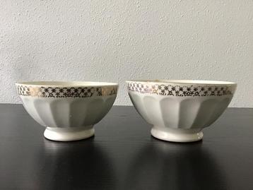 Brocante Frans spoelkom, facet geslepen, wit met gouden rand beschikbaar voor biedingen
