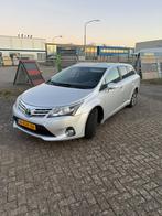 Toyota Avensis 2.2 D-4d Wagon 2014 Grijs, Auto's, Voorwielaandrijving, Stationwagon, Particulier, 168 €/maand