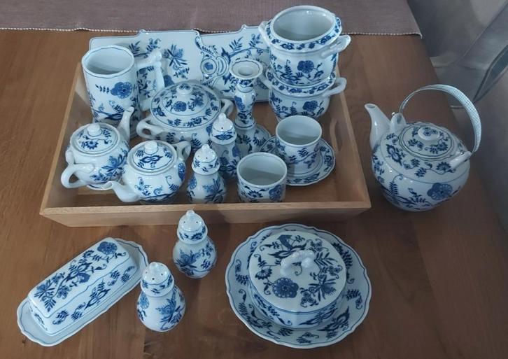 Nog enkele delen Zwiebelmuster motief servies Blue Danube, Antiek en Kunst, Antiek | Servies los, Ophalen of Verzenden