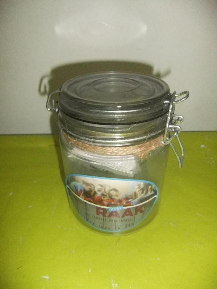 KLETSPOT VRAGENSPEL DECEMBER TIP! OPBRENGST VOEDSELBANK!, Hobby en Vrije tijd, Gezelschapsspellen | Kaartspellen, Gebruikt, Een of twee spelers