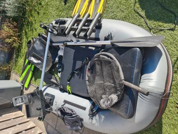 Savage gear bellyboat+ float plus+ fishfinder+ extras beschikbaar voor biedingen