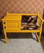 Gele Zitbankje met Kastje - Oosterwold Almere, Ophalen of Verzenden