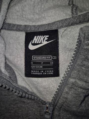Nike vest 128 beschikbaar voor biedingen