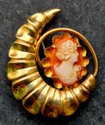 Vintage gouden camee broche met vrouwenfiguur, Ophalen of Verzenden, Zo goed als nieuw, Minder dan 4 cm, Overige materialen