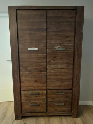 Meubelset kast salontafel beschikbaar voor biedingen