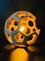 Handgemaakte houten tafellamp in bolvorm – eikenhout, Ophalen of Verzenden, Nieuw, Design, Minder dan 50 cm