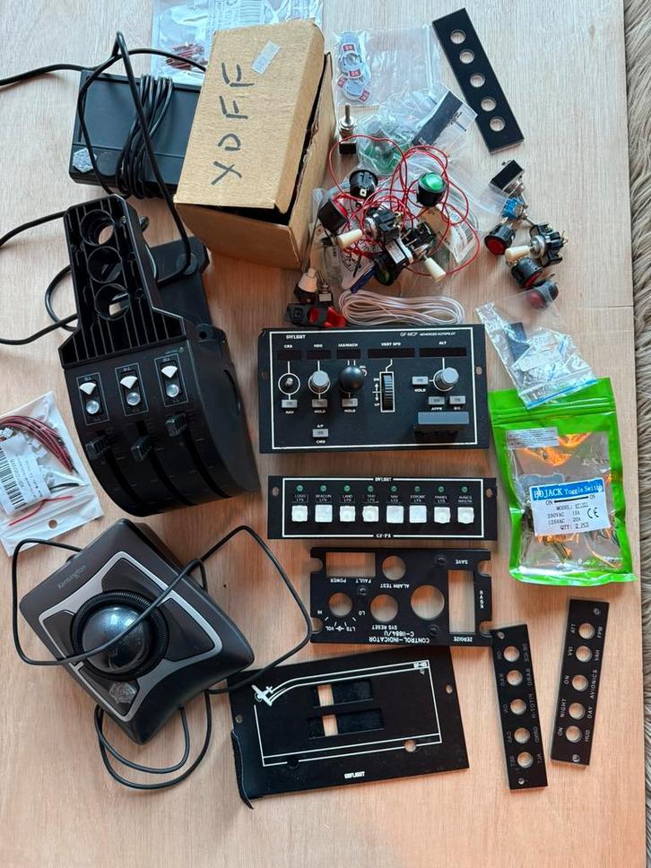 Doos met diversen flight simulator items, Spelcomputers en Games, Spelcomputers | Overige Accessoires, Gebruikt, Ophalen