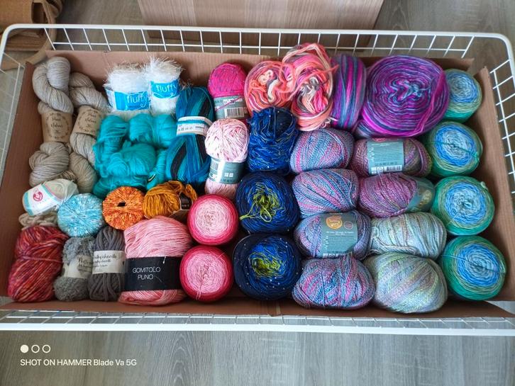 Uitzoeken 40 bollen garen, Hobby en Vrije tijd, Breien en Haken, Zo goed als nieuw, Breien of Haken, Wol of Garen, Ophalen of Verzenden