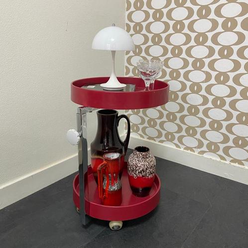 Vintage serveerwagen/bijzettafel rood kunststof, Huis en Inrichting, Tafels | Bijzettafels, Gebruikt, Rond, 45 tot 60 cm, Minder dan 55 cm