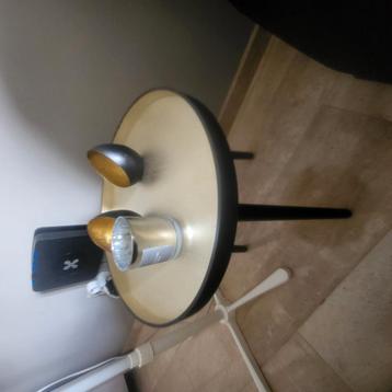 Bijzettafel voor naast bank  beschikbaar voor biedingen