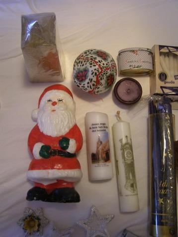 Krat vol verschillende soorten kaarsen,  meeste ongebruikt  beschikbaar voor biedingen