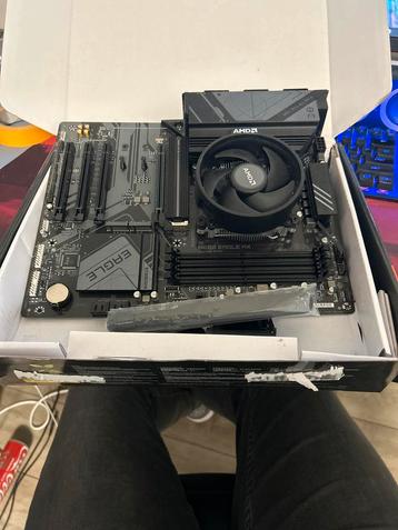 AM5 Moederbord + AMD Ryzen 5 7600x beschikbaar voor biedingen