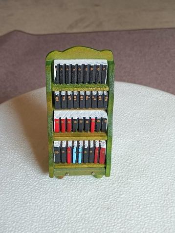 Boeken kastje poppenhuis  beschikbaar voor biedingen