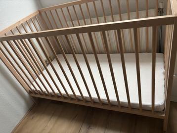 IKEA SNIGLAR babybed incl.matras – naturel houtkleur beschikbaar voor biedingen