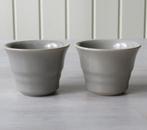 2 Bloempotjes Adco grijs 5,7 cm hoog, €5,- voor beide samen., Ophalen of Verzenden