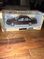 UT Models Chevrolet Impala SS 1:18, Hobby en Vrije tijd, Modelauto's | 1:18, Ophalen of Verzenden, Zo goed als nieuw, Auto, UT Models
