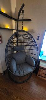 Grijze hangstoel met kussen, Huis en Inrichting, Stoelen, Ophalen, Zo goed als nieuw, Metaal, Eén