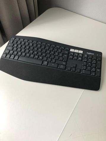 Logitech toetsenbord K850 + muis M720 beschikbaar voor biedingen