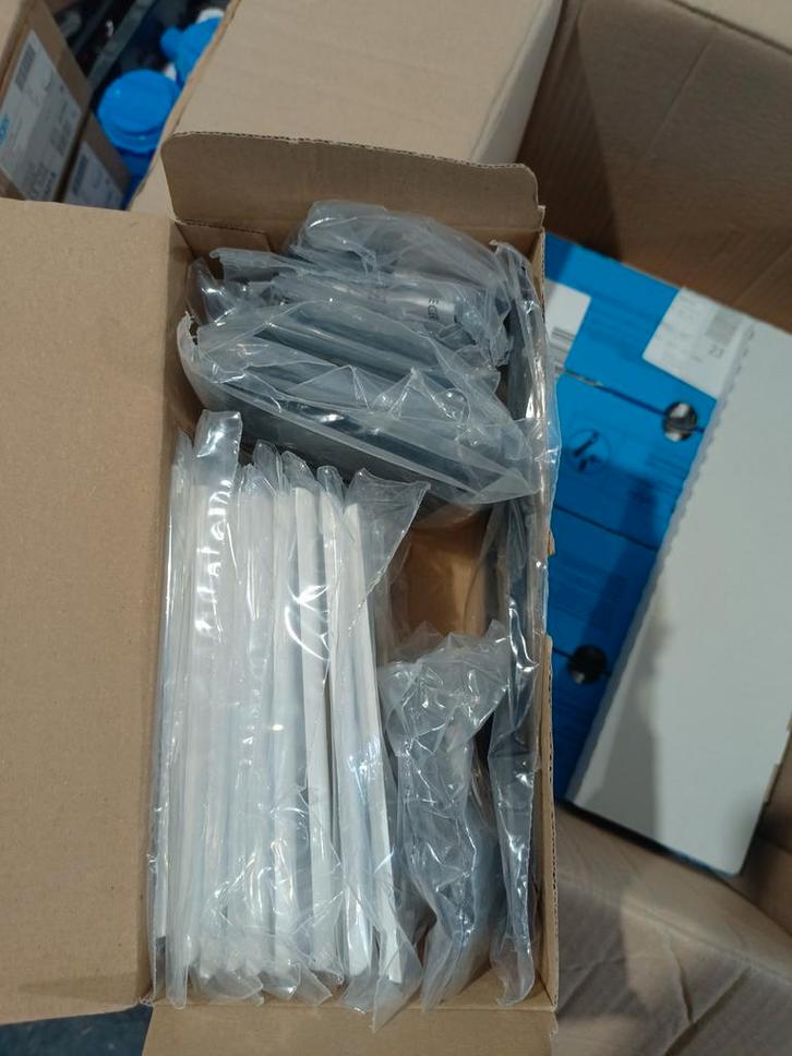 Nieuwe Busch Jaeger impuls afdekramen en stopcontacten, Doe-het-zelf en Verbouw, Alarmsystemen, Nieuw, Overige typen, Overige soorten