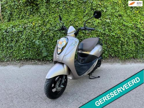SYM Mio MOKKA ZEER NETTE STAAT NU AKTIE BETAAL met in3, Fietsen en Brommers, Scooters | SYM, Gebruikt, Mio, Benzine