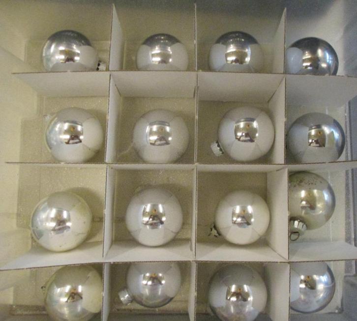 56 Vintage Kerstballen inclusief opbergbak (2), Diversen, Kerst, Gebruikt, Ophalen of Verzenden