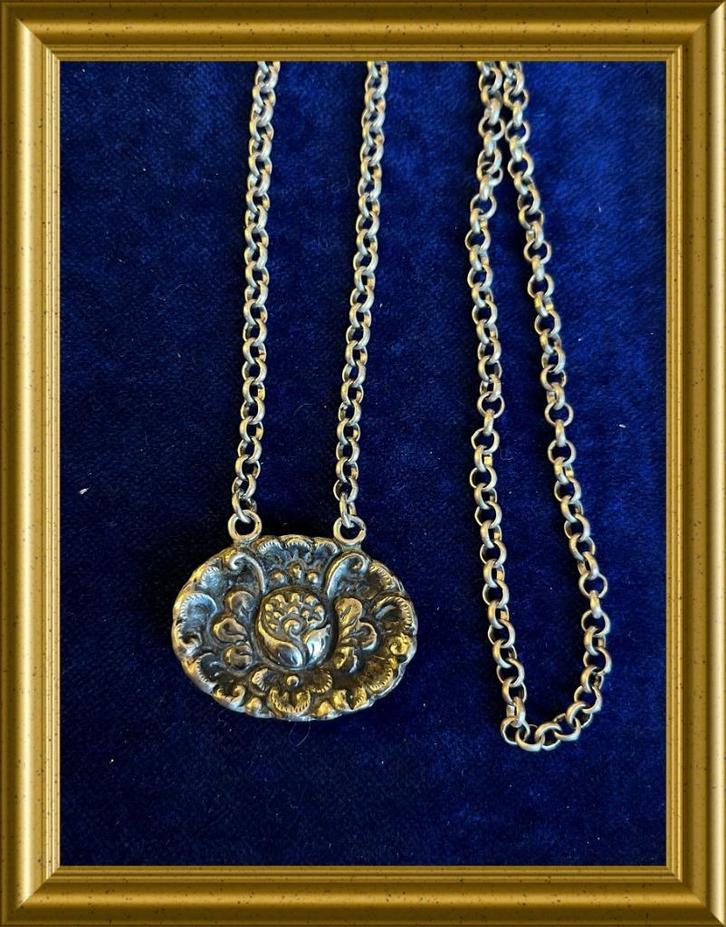 Oude zilveren yogya hanger aan ketting, djokja, Sieraden, Tassen en Uiterlijk, Antieke sieraden, Hanger, Zilver, Ophalen of Verzenden